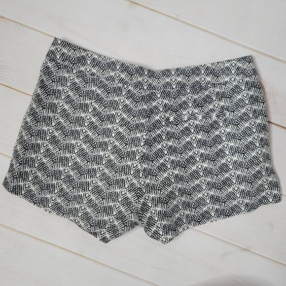 Joie Merci Linen & Silk Blend Black & White Geometric Shorts, size 2 - Picture 3 of 5